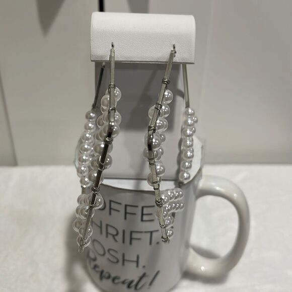 NWOT Oversized square faux pearl saddleback earrings - Picture 1 of 3